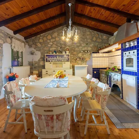 Hundefreundliche Mit Meerblick, Privatpool, Mediterranem Garten